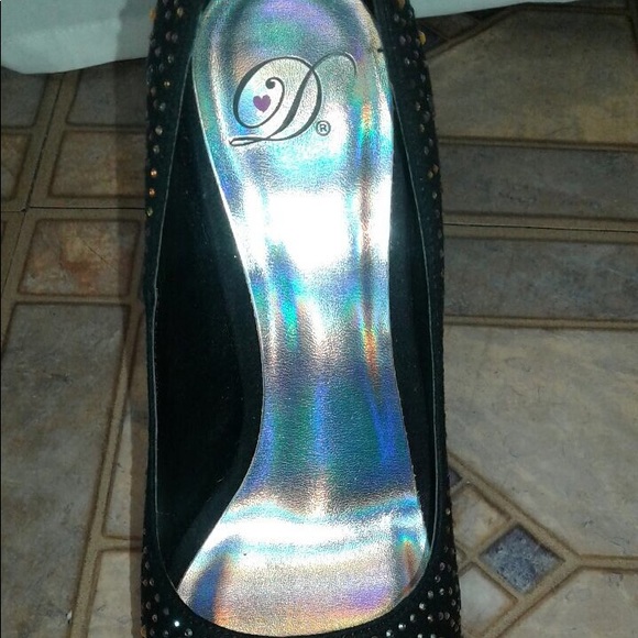 High heels - Picture 2 of 2